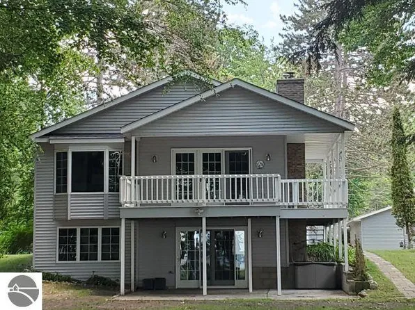 200 McDonald Dr, Houghton Lake, MI 48629