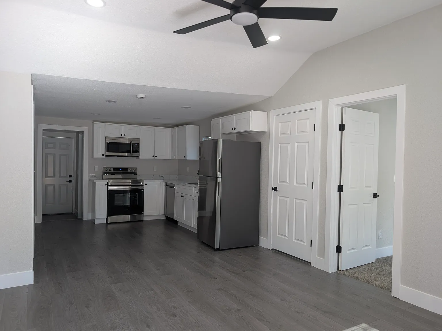3 bed, 972 sqft, $1,750 — Photo 2