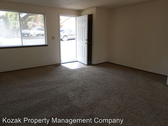3rd image of 1522 SE Skylark Dr