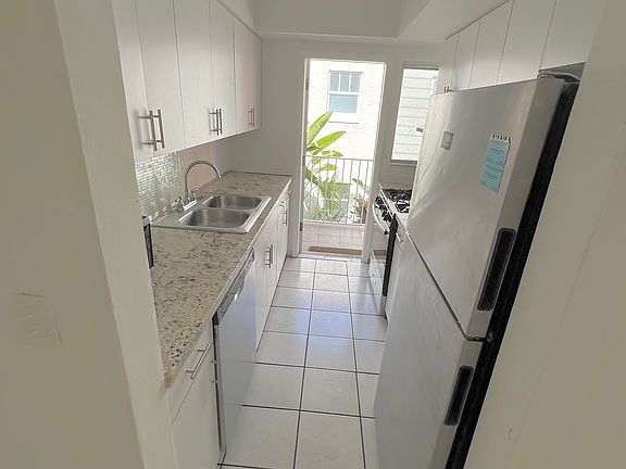 3rd image of 921 Meridian Ave APT 8