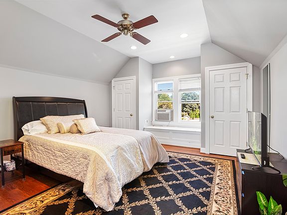 3rd image of 829 Cinnaminson Ave