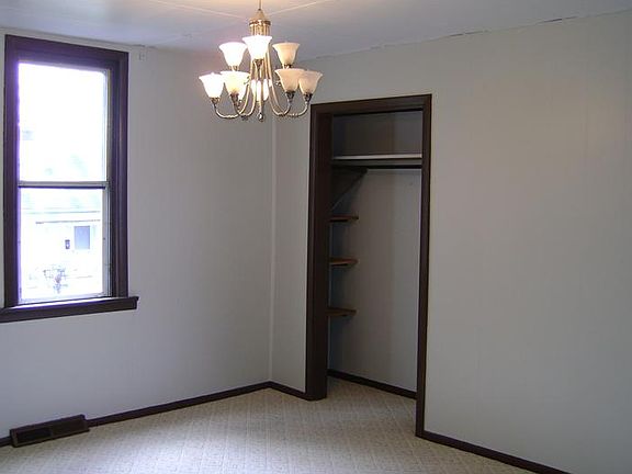 5th image of 410 Truby St