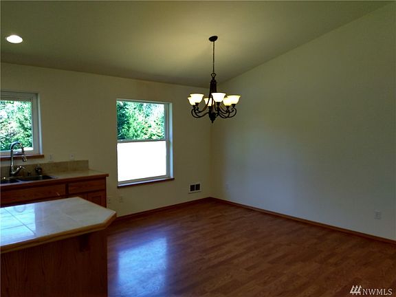 5th image of 1087 Loganberry Ln