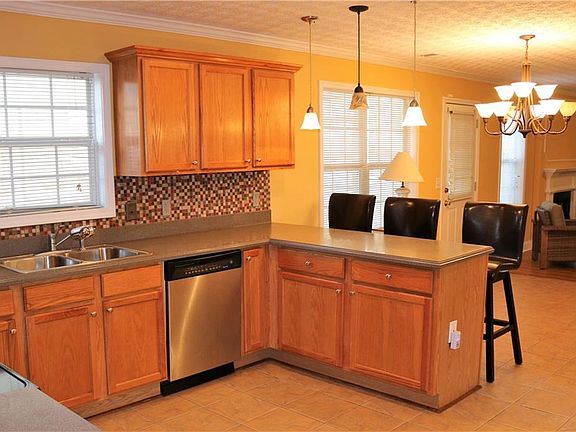 3rd image of 6072 Fairington Farms Ln