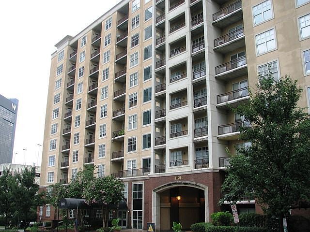 Live one block from Piedmont Park on the Midtown Miracle mile, really inexpensively