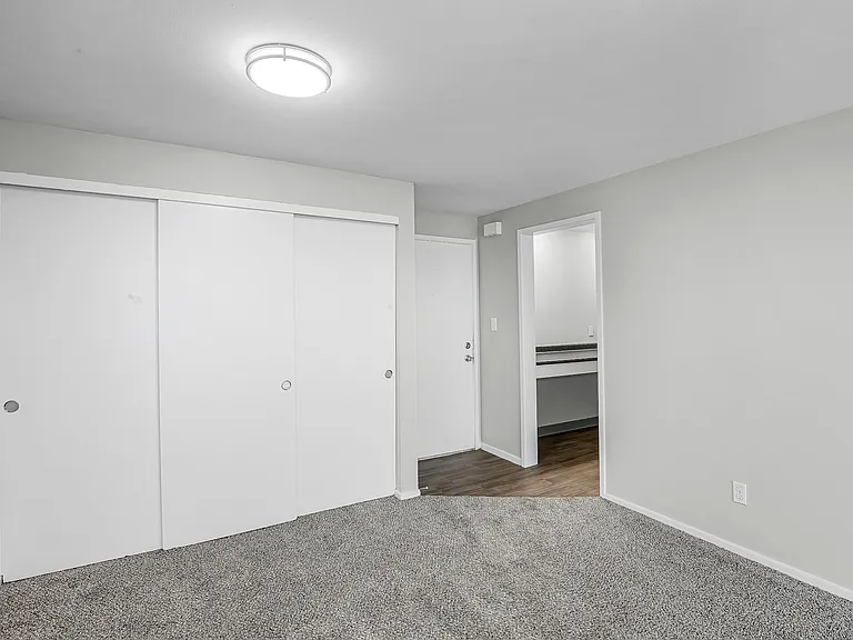 Thurber Square Apartments — Photo 18