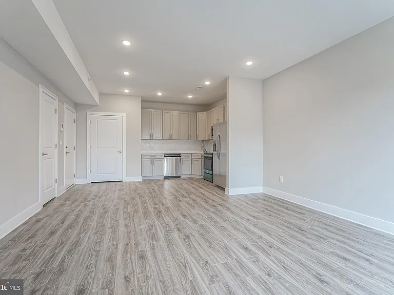 2162 E Norris St #303 — Photo 6