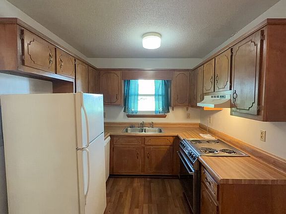 3rd image of 106B Pete Jones Dr