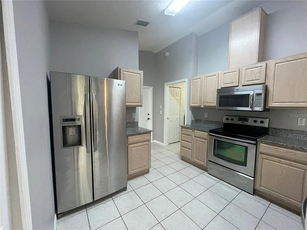 3 bed, 2.0 bath, 1372 sqft, $2,250 — Photo 4