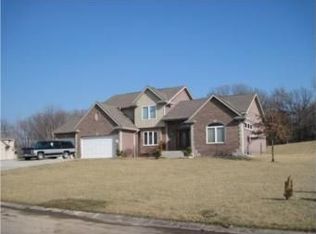 2007 SE Horse Shoe Dr, Oak Grove, MO 64075