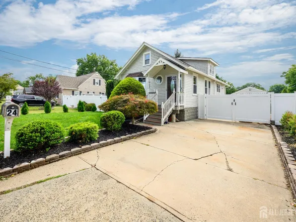 24 Crestwood Ave, Edison, NJ 08817