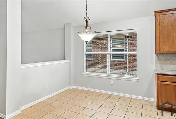 4 bed, 2110 sqft, $2,800 — Photo 4