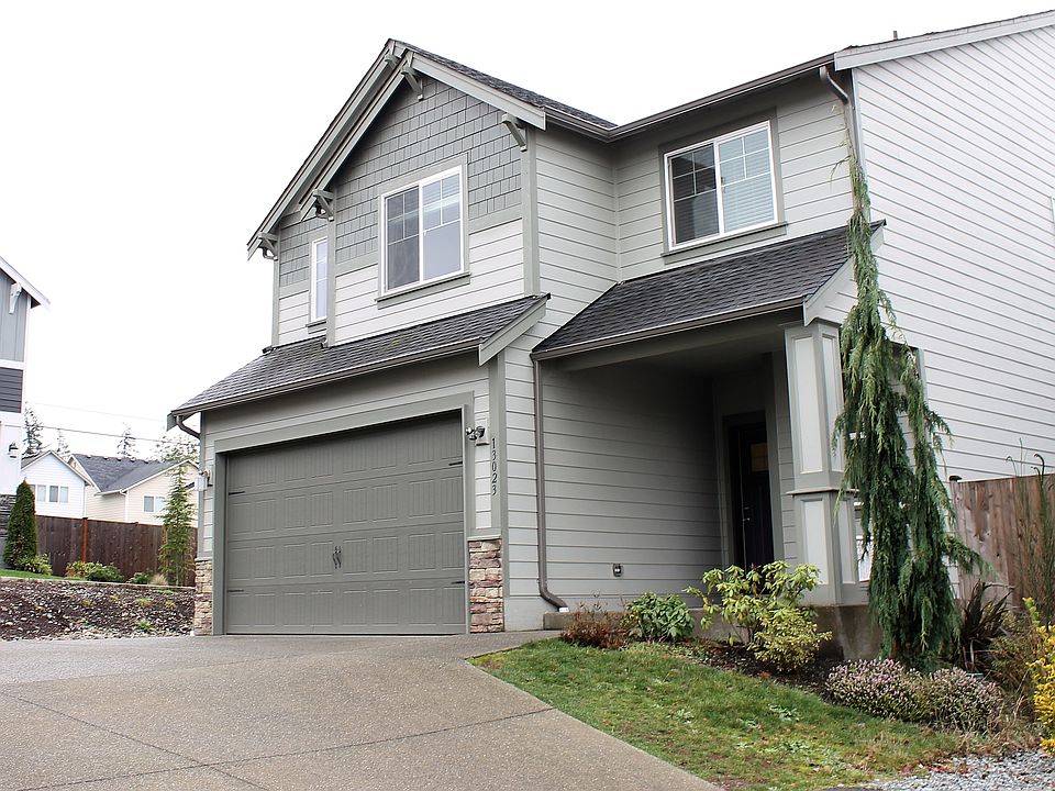 2800+ sqft w/5bed/2.75 bath