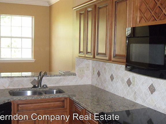 3rd image of 2502 Jerry Jones Dr APT 2