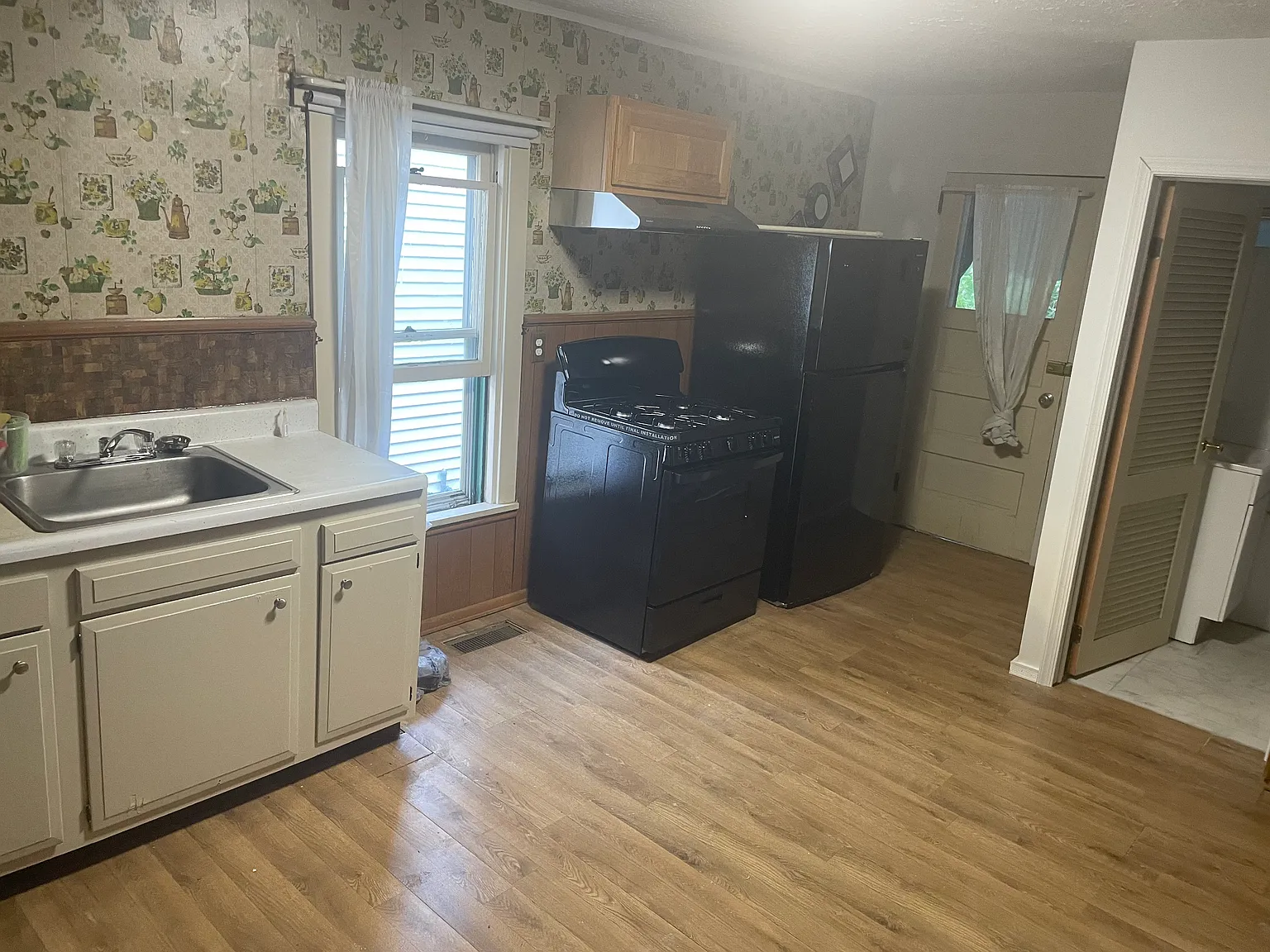 3 bed, 1.5 bath, $800 — Photo 4