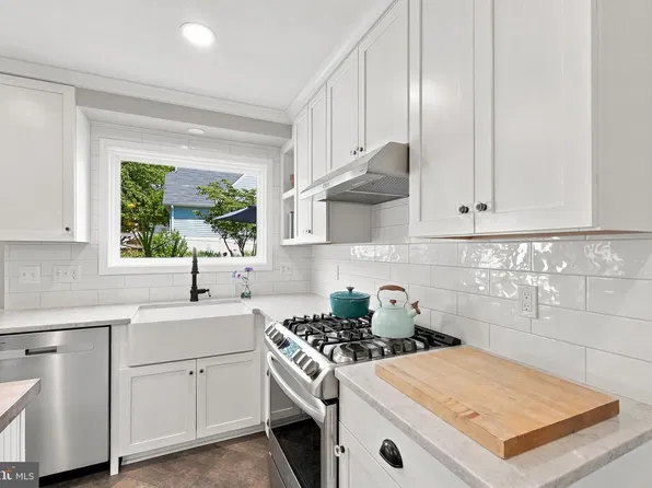 241 Breezewood Dr, Warrenton, VA 20186