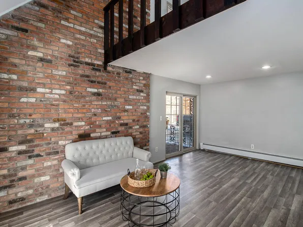 2318 W 14 Mile Rd #20, Royal Oak, MI 48073