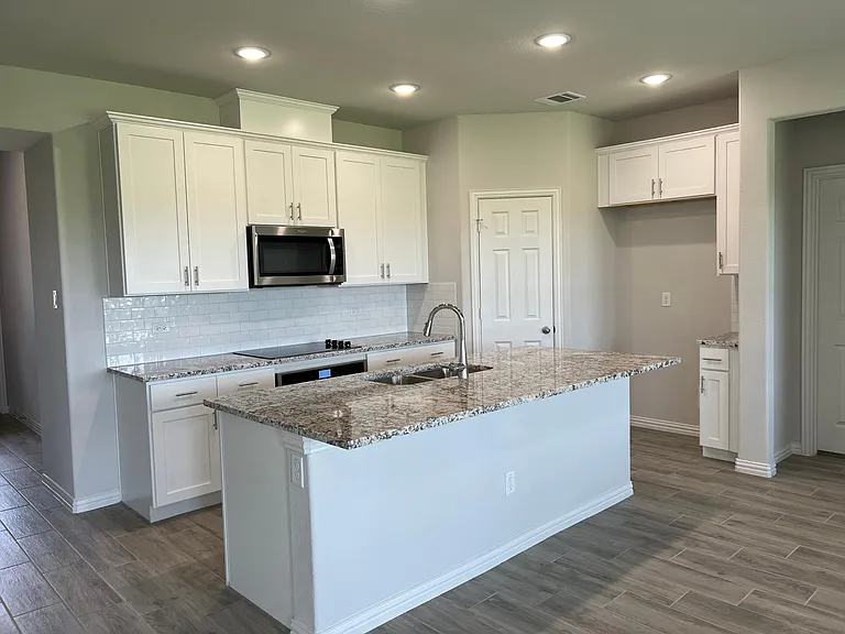 684 Avalon Dr — Photo 5