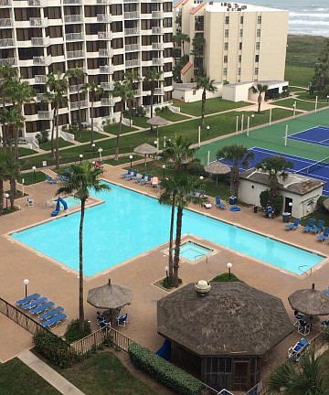 4th image of 406 Padre Blvd