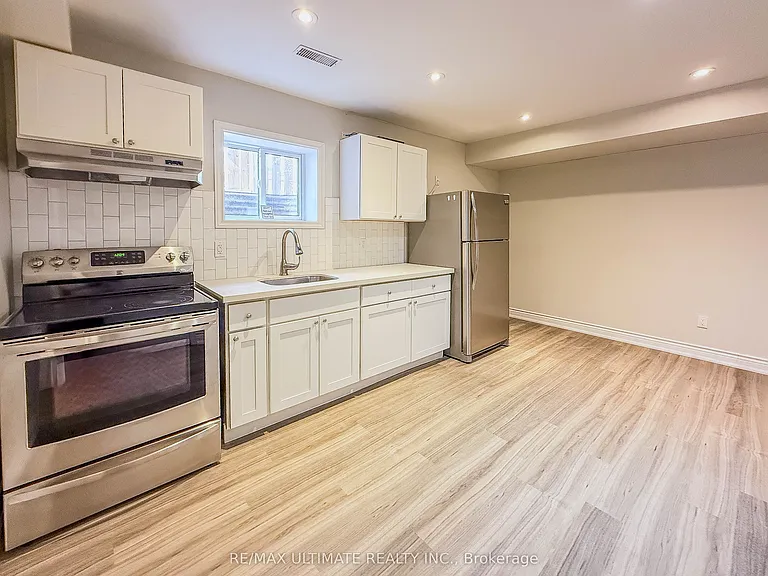111 Combe Ave #LOWER — Photo 2
