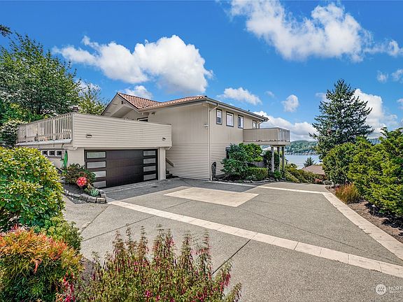 2nd image of 15564 62nd Avenue NE