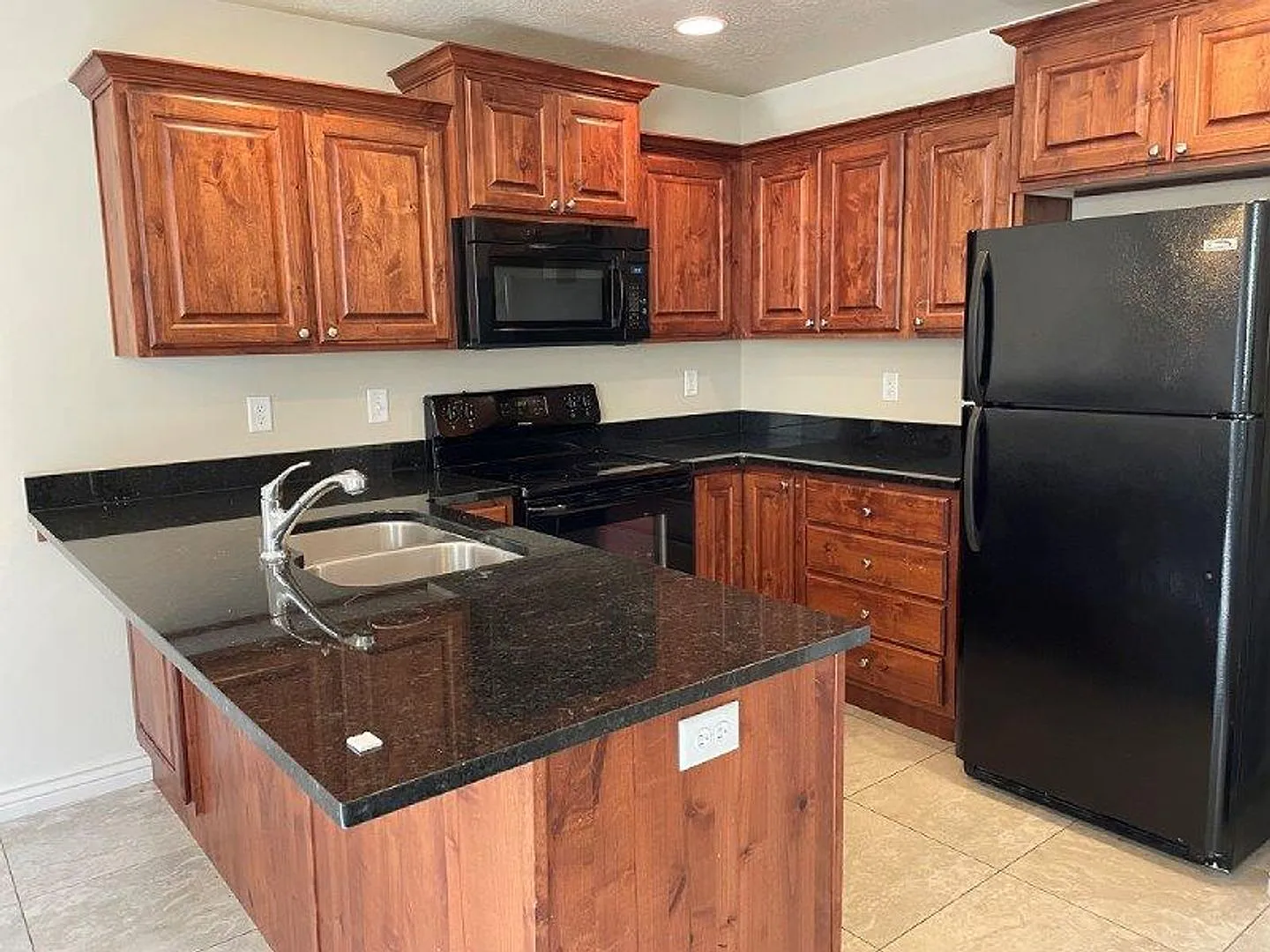 3 Weeks Rent Free! | Spacious 3 Bed 2.5 Bath Townhome in West Haven | Garage + Pool Community Ame... — Photo 2
