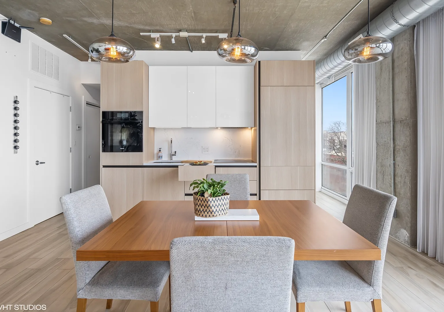 2 bed, 1100 sqft, $3,950 — Photo 4