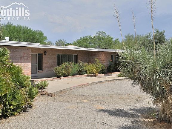 2nd image of 975 W Samalayuca Dr