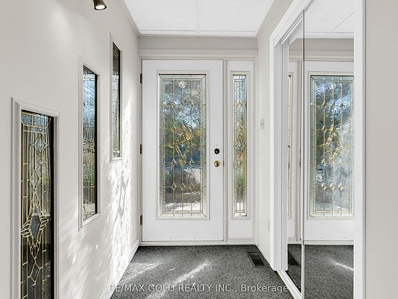 2nd image of 2520 Constable Rd