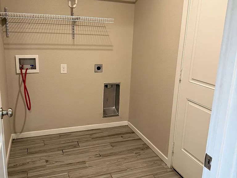 2901 Urbana Ave — Photo 6