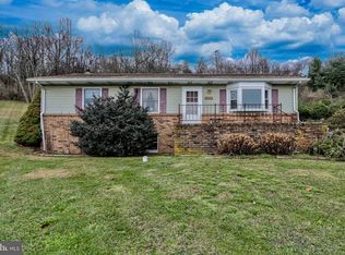 6884 Lineboro Rd, Glen Rock, PA 17327