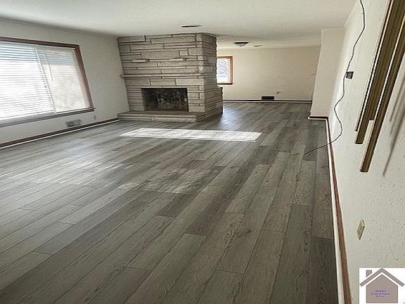 3rd image of 119 Miller Dr