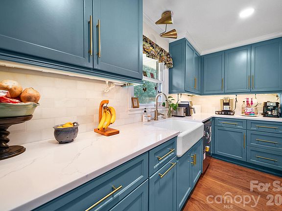 5th image of 2925 Grampian Dr