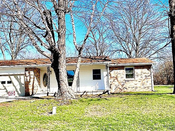 2nd image of 107 Maple Dr