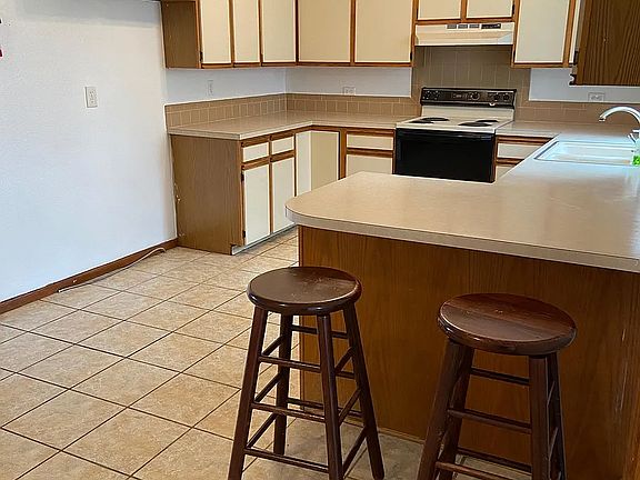 3rd image of 614 Peach Tree Pl