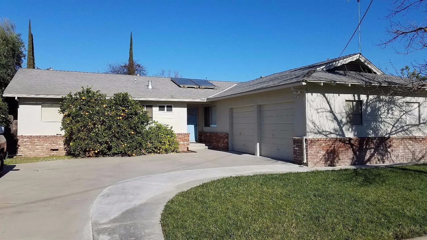 221 Phillip Ct photo 1