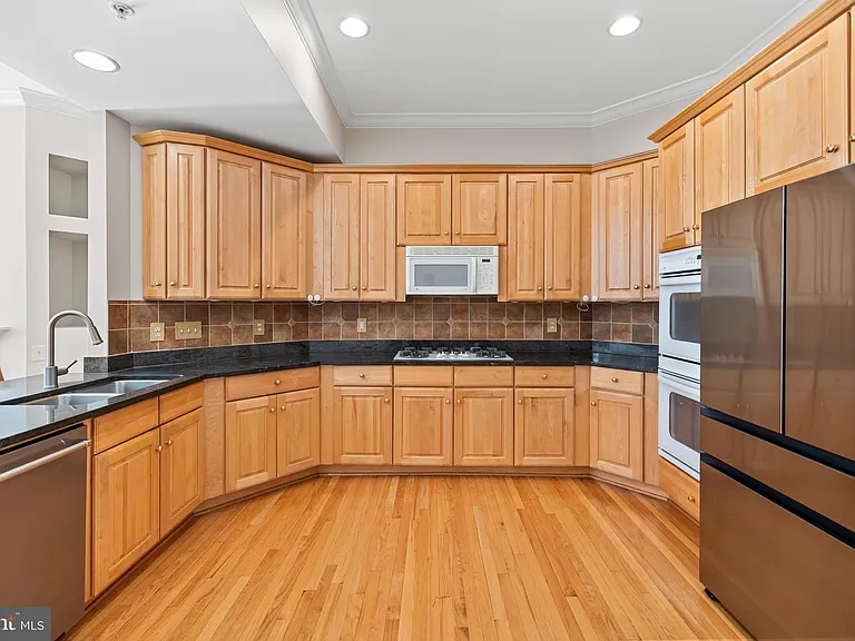 5237 Bessley Pl — Photo 38