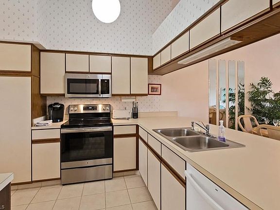 3rd image of 440 Fox Haven Dr APT 2310