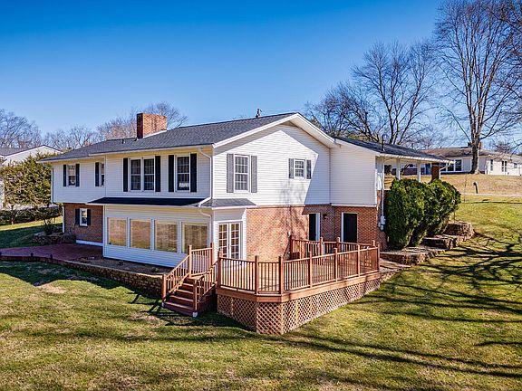 3rd image of 416 Manderley Rd