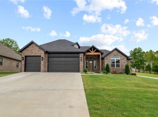 1003 Red Oak Loop, Springdale, AR 72762