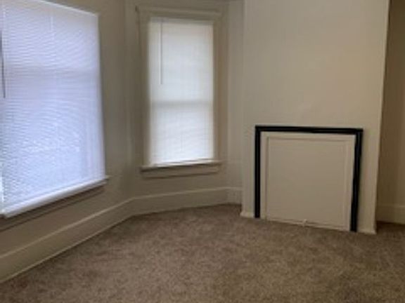 4th image of 504 Warren St