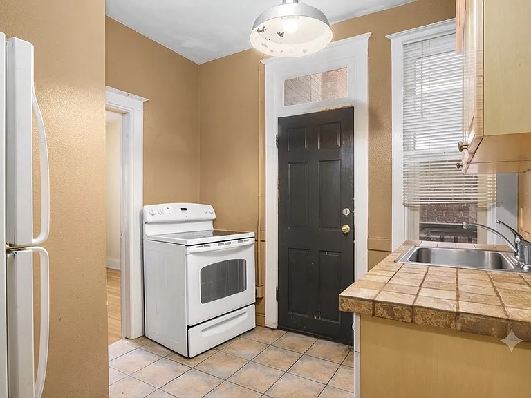 1934 N Grant St #1 — Photo 3