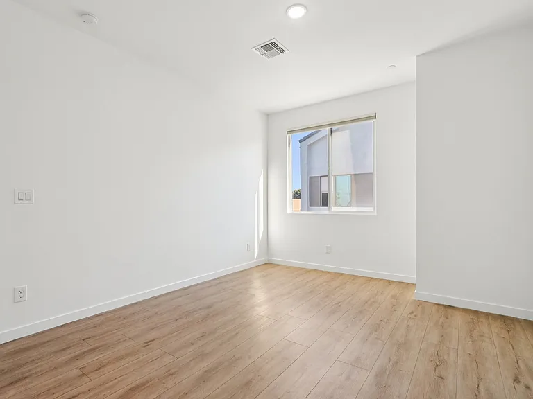 St. Moritz Townhomes — Photo 9