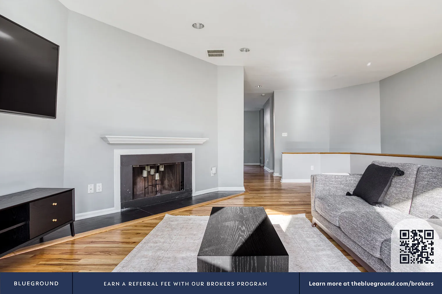 2 bed, 2.5 bath, 1500 sqft, $4,520 — Photo 3