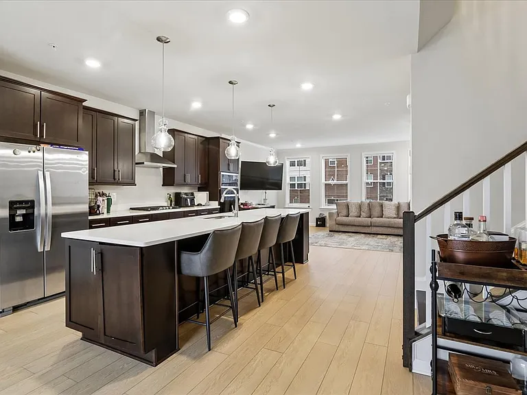 10800 Blanton Way — Photo 8