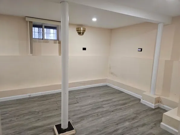 17-02 Clintonville Street image 15 of 16