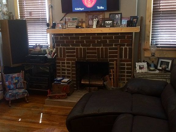 3rd image of 527 Pauline Ave