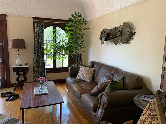 4th image of 216 1/2 N Kenmore Ave #216-1/2