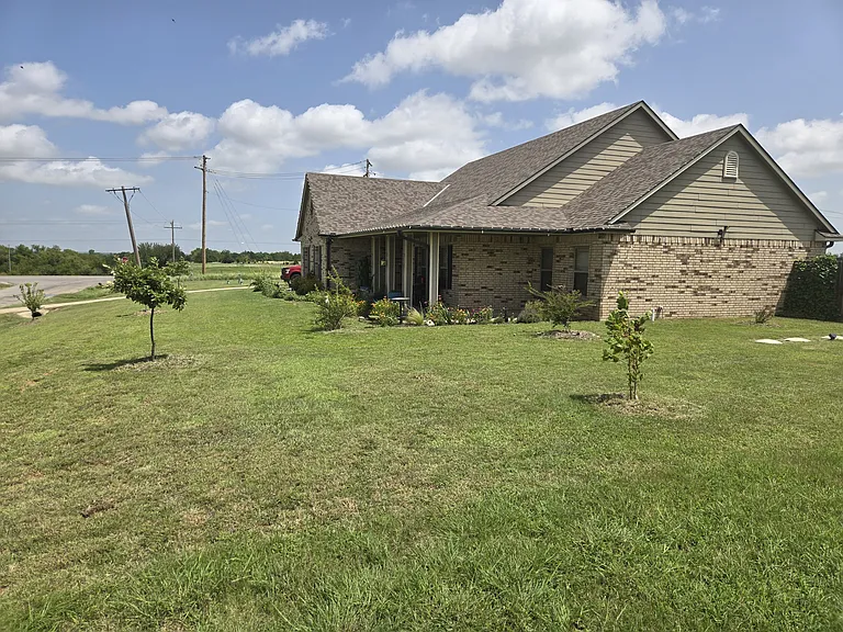 11976 NE Happy Hollow Rd — Photo 3