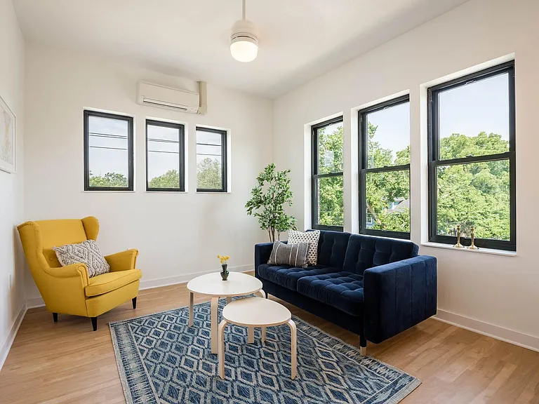 15 W 37th St #201 — Photo 3